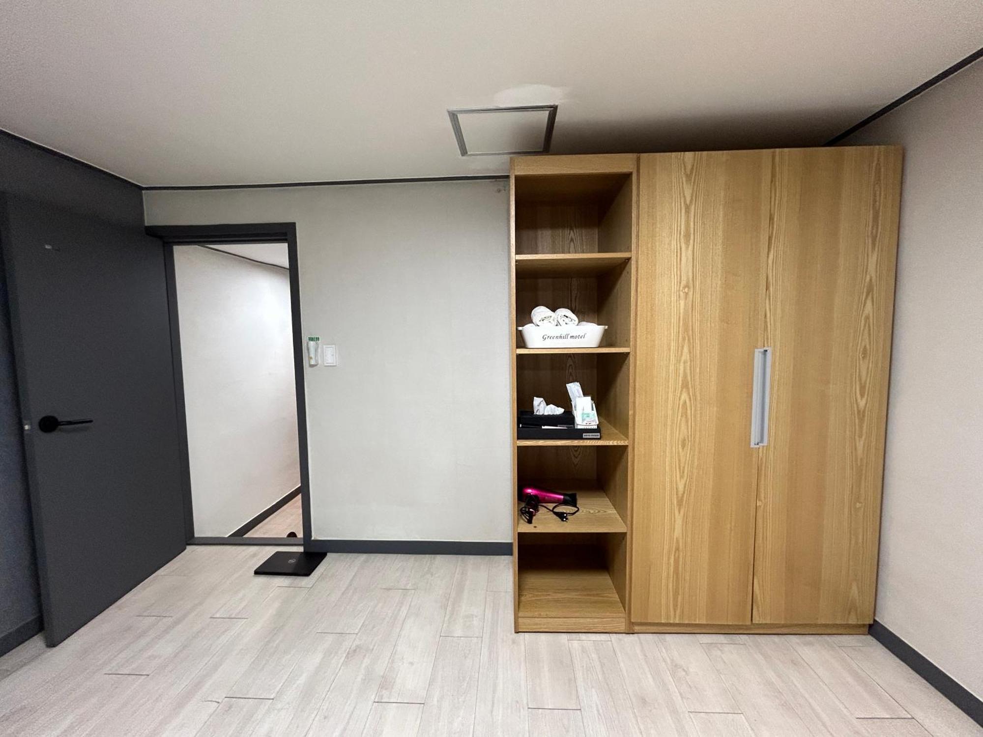 Deluxe Motel جيوجي الغرفة الصورة